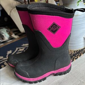 Muck Women's Pink and Black Winter Boots
